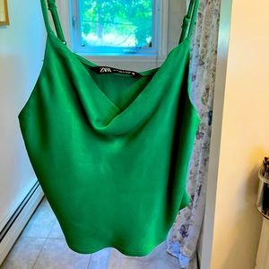 Silky & flowy Green crop top